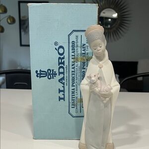 Lladro Figurine with animal No 4675.  Baltasar Belen. Original box